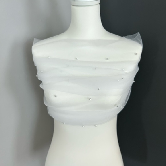 Wedding shall with detachable sleeves - Picture 3 of 11